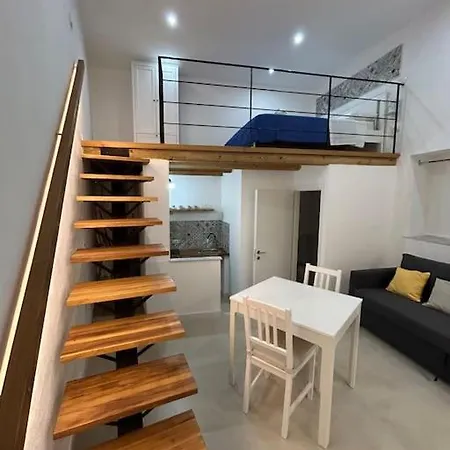 Cathedral Apartment *